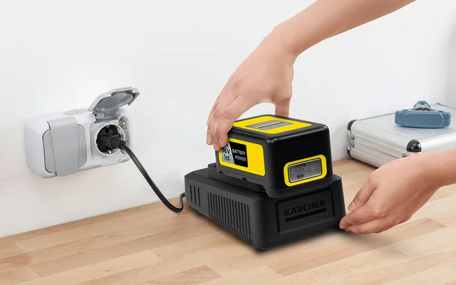 Kärcher Battery Power 36/25 Starter Kit Wechselakku Mit Schnellladegerät 36 V / 2.5 Ah 3 Kärcher Battery Power 36/25 Starter Kit Wechselakku Mit Schnellladegerät 36 V / 2.5 Ah